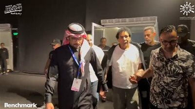 وصول الكينج.. الاستعدادات النهائية لحفل محمد منير في جدة 