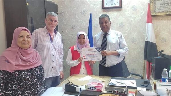 تكريم الطالبة الأولى