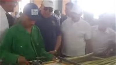 وزير الزراعة يتفقد أول محطة لإنتاج شتلات القصب في كوم أمبو بأسوان| بث مباشر 