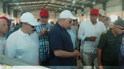 وزير الزراعة ومحافظ أسوان ورئيس هيئة تنمية الصعيد يتفقدون أول محطة لإنتاج شتلات قصب السكر