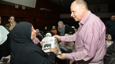 محافظ أسيوط يشهد الملتقى الإداري الديني لتسليم تأشيرات حجاج الجمعيات الأهلية