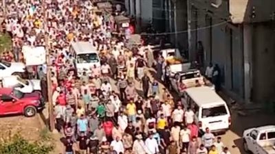 المئات يشيعون جنازة ممرضة بعد وفاتها في مستشفى بدمياط | بث مباشر