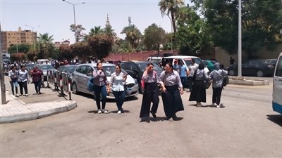 طلبة الثانوية العامة بالأقصر: امتحان العربي متوسط.. ويحتاج إلى وقت إضافي للإجابة