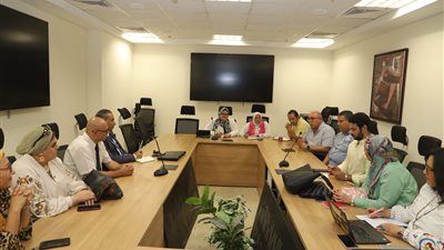 العمل تبحث تطوير مناهج التدريب المهني على 9 مهن وربطها بسوق العمل