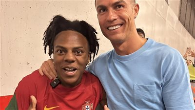 بعد سنوات من المحاولات.. اليوتيوبر الأمريكي سبيد يلتقي كريستاينو رونالدو ليلتقط صورة تذكارية معه 