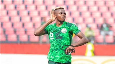 فيكتور أوسيمين يحقق رقمًا تاريخيًا بعد تتويجه بجائزة أفضل لاعب إفريقي 2023