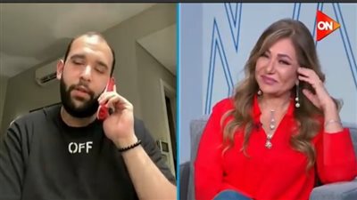 نجل ليلى علوي بالتبني يفاجئها على الهواء: فخور بكِ