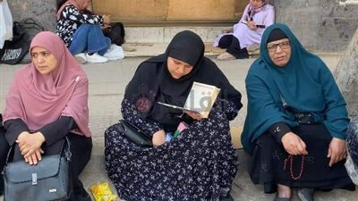 أمومة في رحاب الامتحان│ أمهات يؤازرن أبناءهن أمام لجان الثانوية العامة: نحتاج الدعم النفسي والمستقبل بيد الله