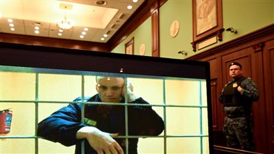 حاولوا اغتياله بكوب شاي.. من هو المعارض الروسي أليكسي نافالني الذي هزت وفاته العالم؟