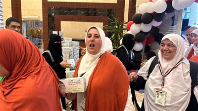 وزيرة التضامن تتابع استمرار تفويج حجاج الجمعيات.. وتطمئن على الحجاج بالأراضي المقدسة