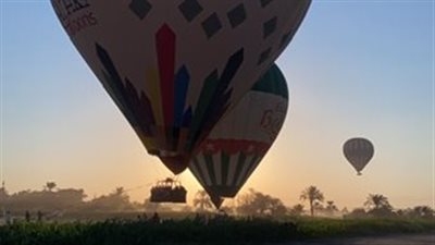 إلغاء رحلات البالون الطائر من التحليق بسماء الأقصر صباح اليوم.. والريح السبب 