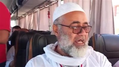 بالطبل والمزمار والرقص.. الأهالي يودعون أفواج الحجاج بأسيوط قبل سفرهم لأداء الحج بالسعودية| فيديو 