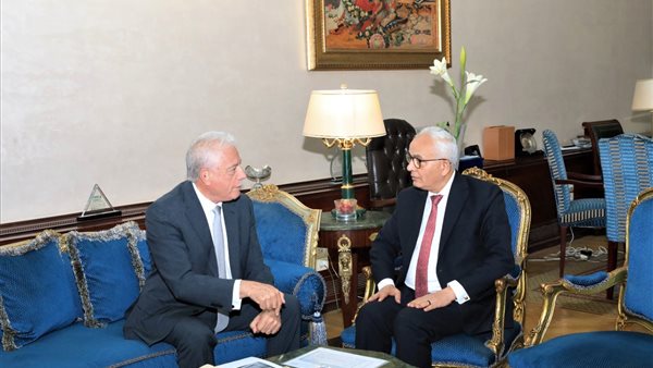 وزير التعليم يستقبل