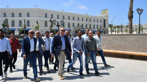 مسؤولو الاسكان