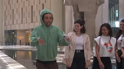 الشركة المتحدة تستضيف نويل روبرتسون في زيارة للمتحف المصري الكبير | صور