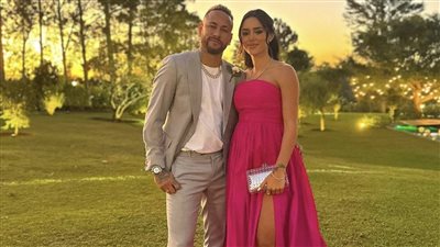 بيان رسمي.. نيمار يعتذر لصديقته الحامل بسبب الخيانة 