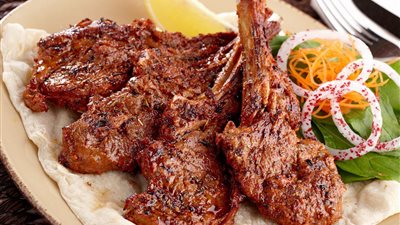 السر فى الزبادى.. افضل تتبيلة للحمة الضاني المشوية على الفحم 