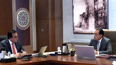 رئيس الوزراء يتابع مع وزير الصحة بعض ملفات عمل الوزارة