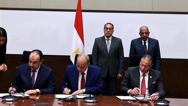 توقيع عقد إنشاء مصنع