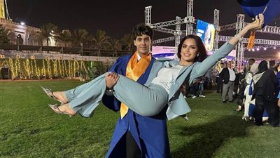 آمال ماهر تتصدر تريند جوجل بعد احتفالها بتخرج ابنها | صور