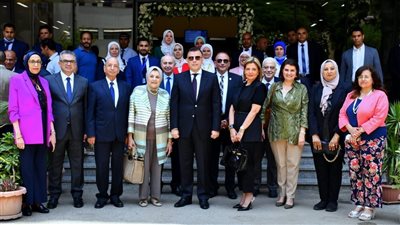 رئيس جامعة عين شمس في جولة تفقدية بمستشفى طب المسنين | صور