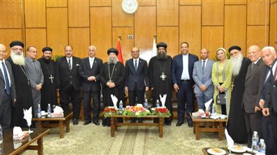 رئيس جامعة أسيوط يستقبل وفدا من الكنائس للتهنئة بعيد الأضحى المبارك