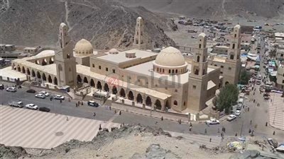 بدء توافد المئات من المريدين إلى ضريح أبو الحسن الشاذلي بالبحر الأحمر لإحياء مولده | صور