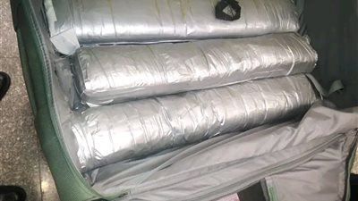 جمارك مطار شرم الشيخ الدولي تضبط محاولة تهريب 24 كيلو لمخدر يشبه الآيس