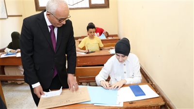 وزير التعليم يتفقد سير امتحان الجغرافيا لطلاب الثانوية العامة للمكفوفين بالدقهلية | صور