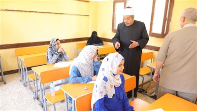امتحان الكيمياء بالثانوية الأزهرية.. 7 طلاب يتعرضون لهبوط وإغماء.. والسماح لطالب بدخول اللجنة متأخرا بسبب المواصلات