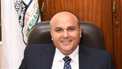 أول رد لعميد حقوق عين شمس بشأن تغيير موقع الكلية للإنجليزية ونقل أسماء الدكاترة بالترجمة الحرفية | خاص