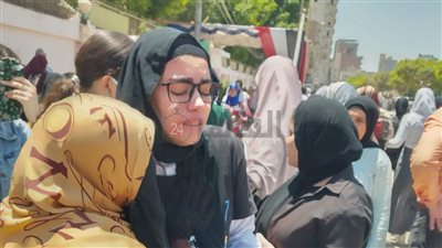 طلاب الثانوية العامة: 6 أسئلة من امتحان الكيمياء اليوم من خارج المنهج.. والتعليم تعلق| فيديو