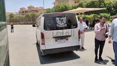 وصول جثمان المخرج جميل المغازي إلى مسجد الشرطة استعدادا لصلاة الجنازة