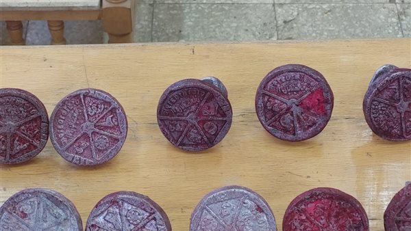 أختام مزورة 