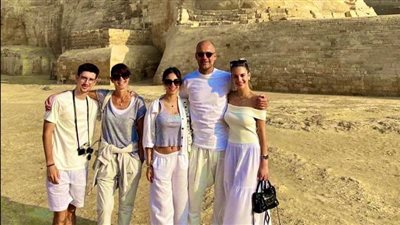 ذا صن تسلط الضوء على زيارة بيب جوارديولا وأسرته لمصر