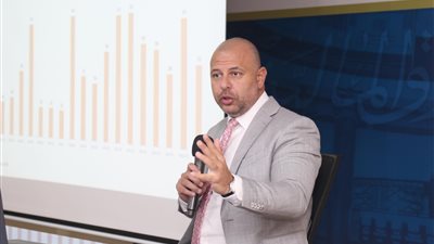 رئيس البورصة المصرية يلتقي قيادات الشركات المقيدة في المؤشر الرئيسي للبورصة 