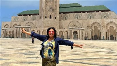 بعد صورتها أمام مسجد| مُتابع يدعو هالة صدقي لاعتناق الإسلام.. وترد: بحب ربنا وكل الرُسل