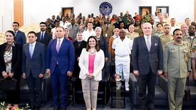 وزيرة الهجرة تلتقي عددا من الملحقين العسكريين العرب والأجانب