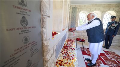 رئيس الوزراء الهندي يزور مقابر ضحايا الحرب العالمية الأولى بمصر