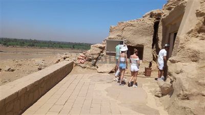 بيب جوارديولا يزور منطقة الكاب الأثرية بأسوان | صور 