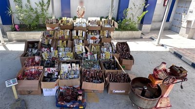 قبل العيد.. القبض على شخص بحوزته مليون قطعة ألعاب نارية في الفيوم