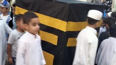 مكتبة دمنهور تنظم محاكاة لشعائر الحج للأطفال بمجسم للكعبة الشريفة 