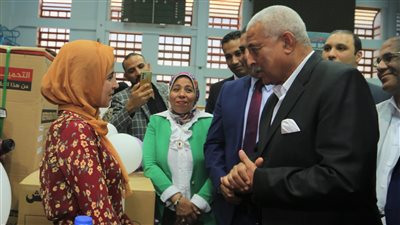 محافظ السويس يشهد تسليم 50 جهاز عرائس للمقبلات على الزواج 