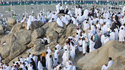 حكم عدم صيام يوم عرفة.. إن طرأ مانع هل يضيع الأجر؟