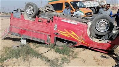 مصرع شخص وإصابة آخر في انقلاب سيارة ربع نقل بأسوان