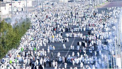 توافد الحجاج على جبل عرفات لأداء ركن الحج الأعظم | بث مباشر