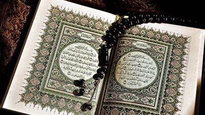 لم تشتعل به النيران.. شخص يحاول حرق القرآن الكريم للمرة الثانية في العاصمة السويدية ستوكهولم