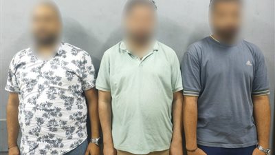 مالك محل هواتف محمولة يعتدي مع آخرين على زبون أراد استرجاع هاتف 