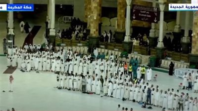 حجاج بيت الله الحرام يؤدون صلاة عيد الأضحى المبارك