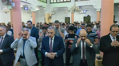 محافظ سوهاج ومدير الأمن يؤديان صلاة عيد الأضحى بمسجد الشرطة | صور